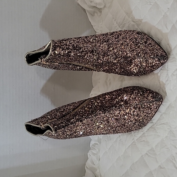 Shi By Journeys Women's Gold Glitter Ankle Boots Size 7.5 - Picture 2 of 8